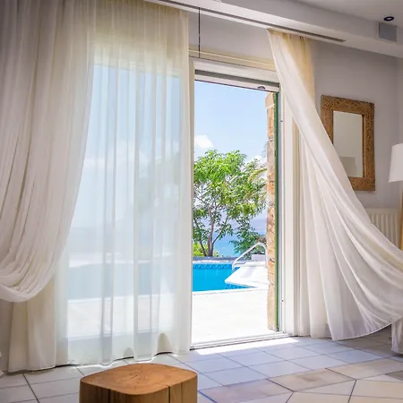 Montana Villa Naxos City